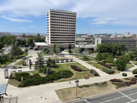 Сдаётся 2-комнатная квартира в самом центре Мариуполя